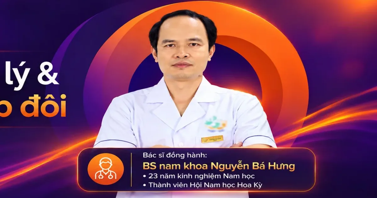 Buổi tư vấn trong phòng sáng: bác sĩ ngồi đối diện người đàn ông, trên bàn là tờ kết quả xét nghiệm đang được chỉ vào